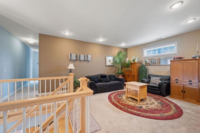 28W280 Oak Creek Court, West Chicago, IL 60185