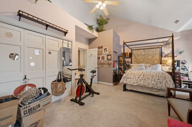 28W280 Oak Creek Court, West Chicago, IL 60185