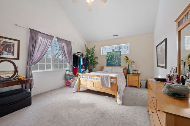 28W280 Oak Creek Court, West Chicago, IL 60185