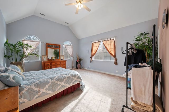 28W280 Oak Creek Court, West Chicago, IL 60185