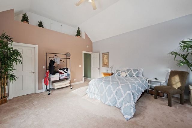 28W280 Oak Creek Court, West Chicago, IL 60185