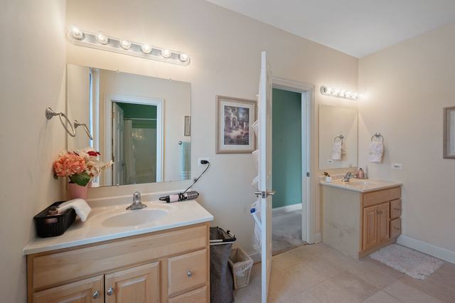 28W280 Oak Creek Court, West Chicago, IL 60185