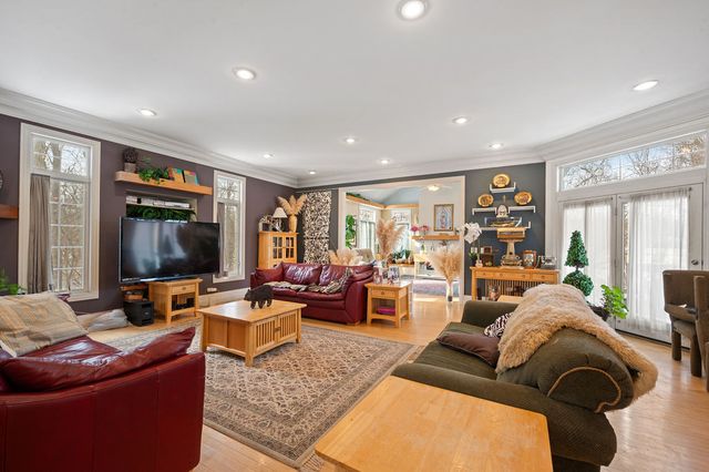 28W280 Oak Creek Court, West Chicago, IL 60185