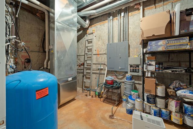 28W280 Oak Creek Court, West Chicago, IL 60185