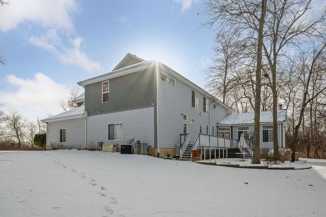 28W280 Oak Creek Court, West Chicago, IL 60185