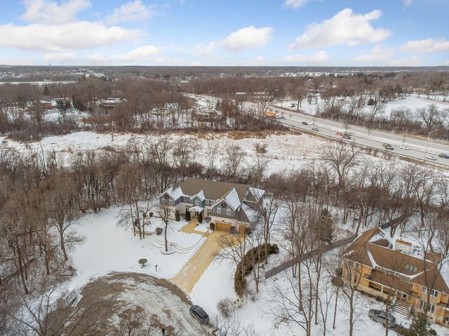 28W280 Oak Creek Court, West Chicago, IL 60185