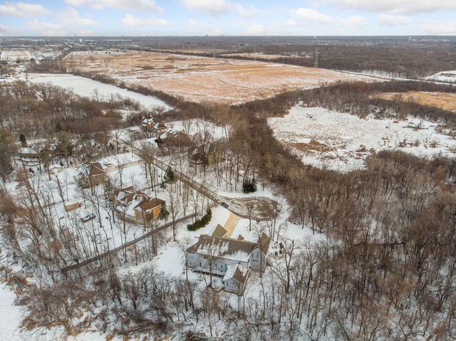 28W280 Oak Creek Court, West Chicago, IL 60185