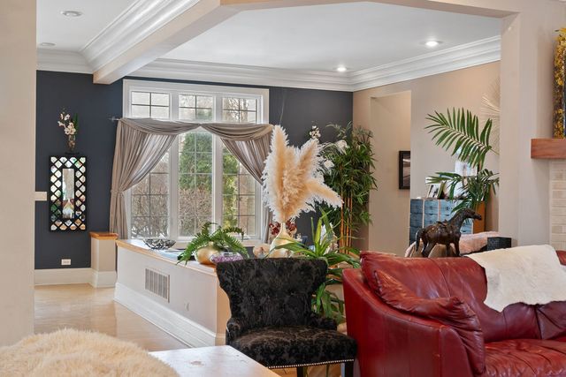 28W280 Oak Creek Court, West Chicago, IL 60185