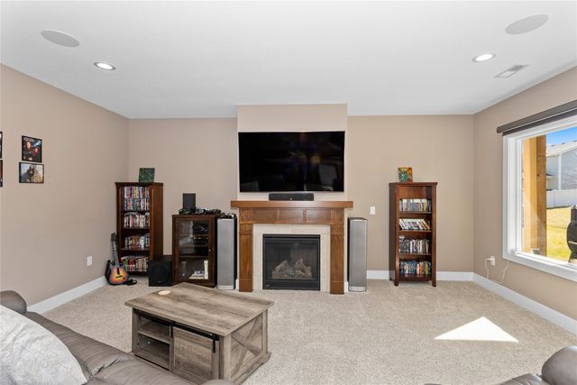 6106 Aspen Drive, West Des Moines, IA 50266