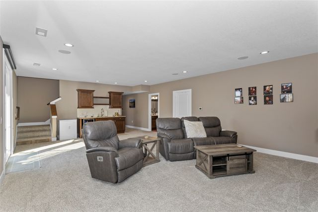 6106 Aspen Drive, West Des Moines, IA 50266