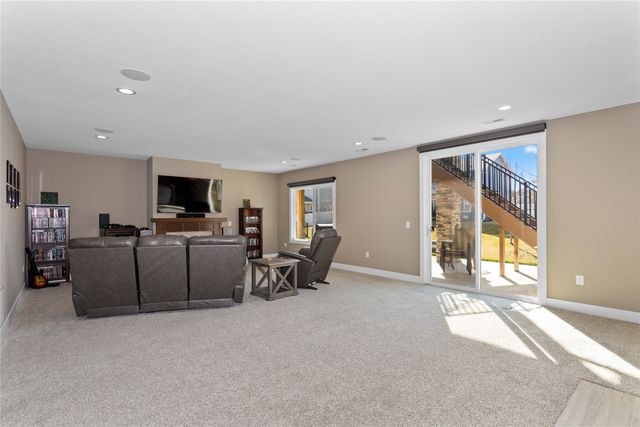 6106 Aspen Drive, West Des Moines, IA 50266