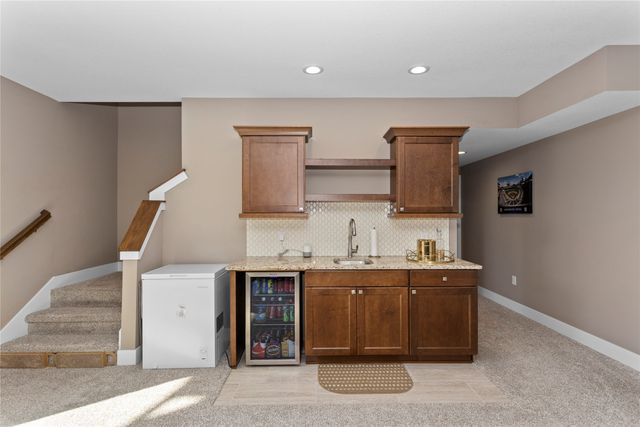 6106 Aspen Drive, West Des Moines, IA 50266