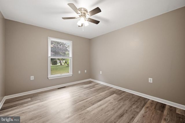 65 LIVE OAK CT, Martinsburg, WV 25405