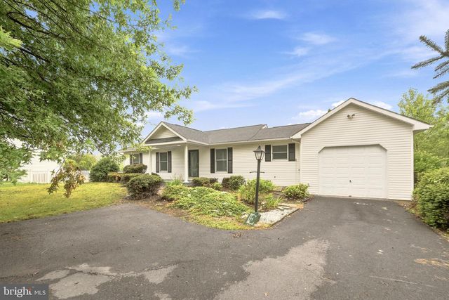 65 LIVE OAK CT, Martinsburg, WV 25405