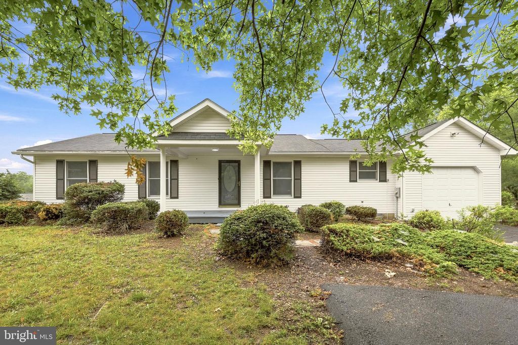 65 LIVE OAK CT, Martinsburg, WV 25405