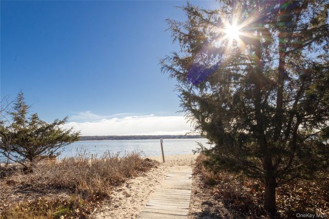242 Maple Lane, Greenport, NY 11944