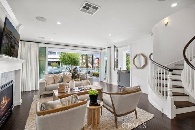 126 Ruby Avenue, Newport Beach, CA 92662