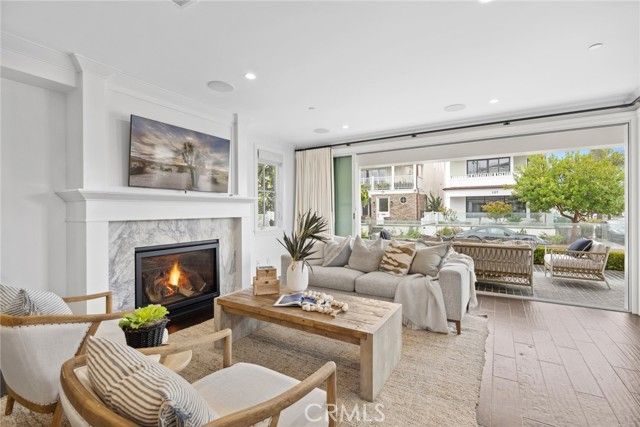 126 Ruby Avenue, Newport Beach, CA 92662