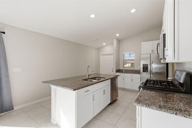 5161 WHITE CHICORY DRIVE, Apollo Beach, FL 33572