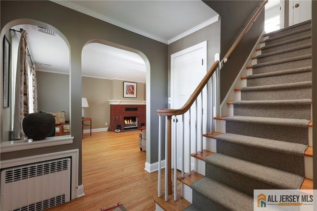 25 Voorhees Place, Metuchen, NJ 08840