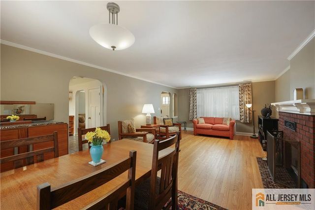 25 Voorhees Place, Metuchen, NJ 08840