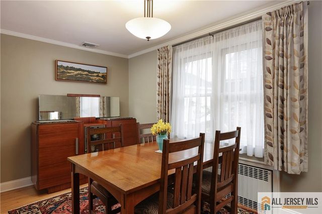 25 Voorhees Place, Metuchen, NJ 08840