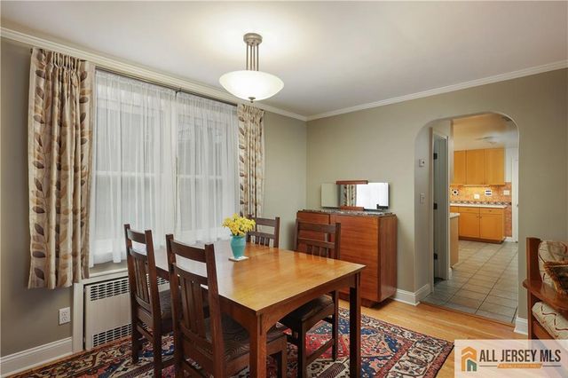 25 Voorhees Place, Metuchen, NJ 08840