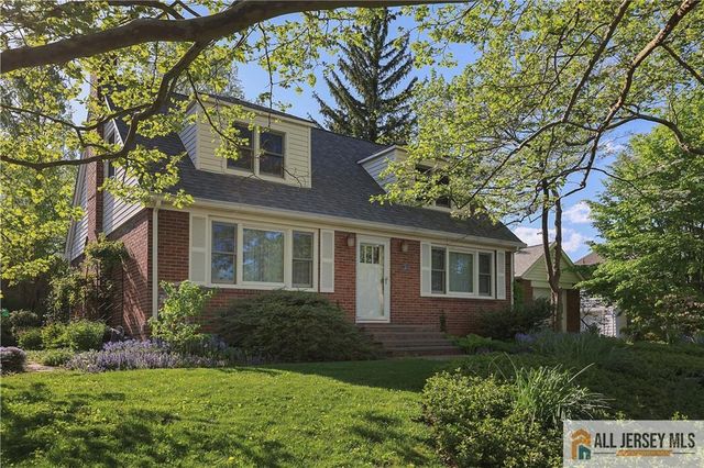 25 Voorhees Place, Metuchen, NJ 08840