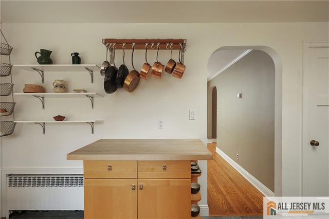 25 Voorhees Place, Metuchen, NJ 08840