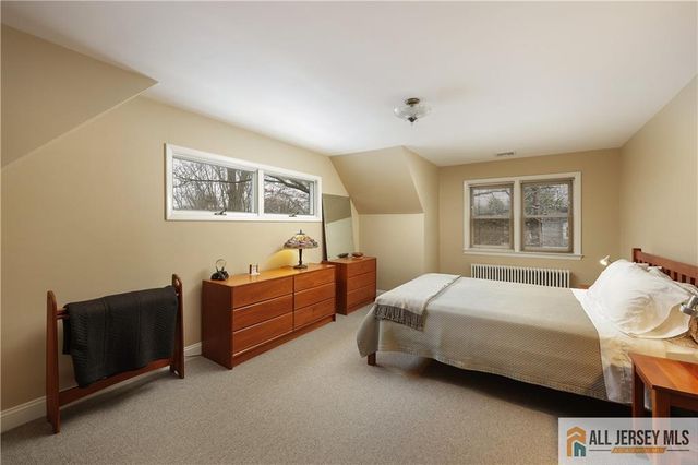 25 Voorhees Place, Metuchen, NJ 08840