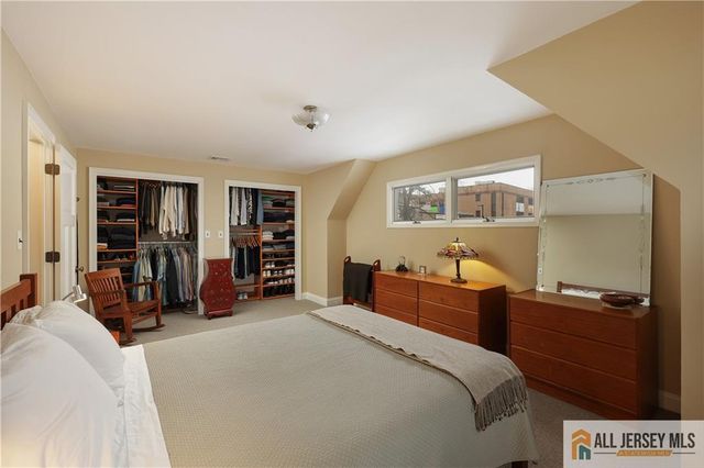 25 Voorhees Place, Metuchen, NJ 08840