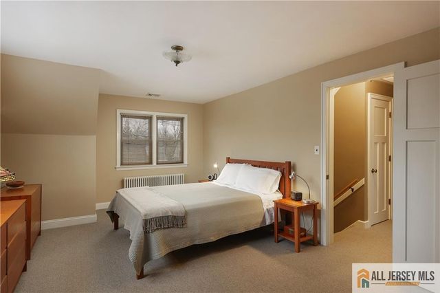 25 Voorhees Place, Metuchen, NJ 08840