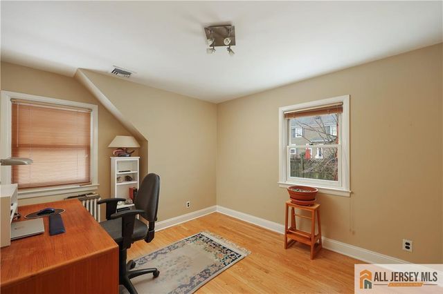 25 Voorhees Place, Metuchen, NJ 08840