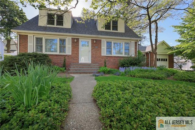 25 Voorhees Place, Metuchen, NJ 08840