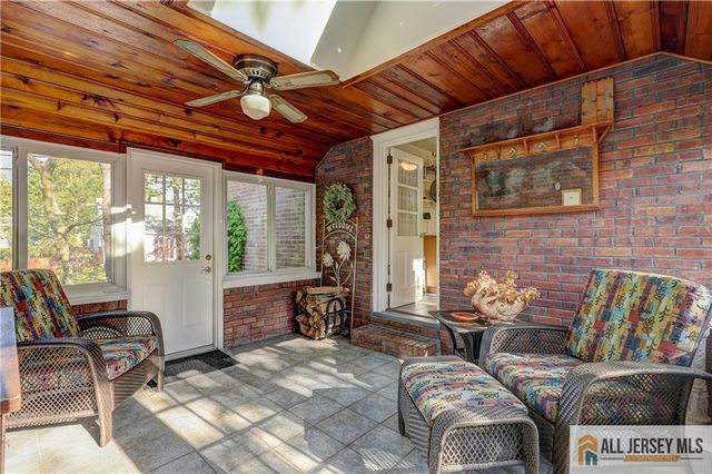 25 Voorhees Place, Metuchen, NJ 08840