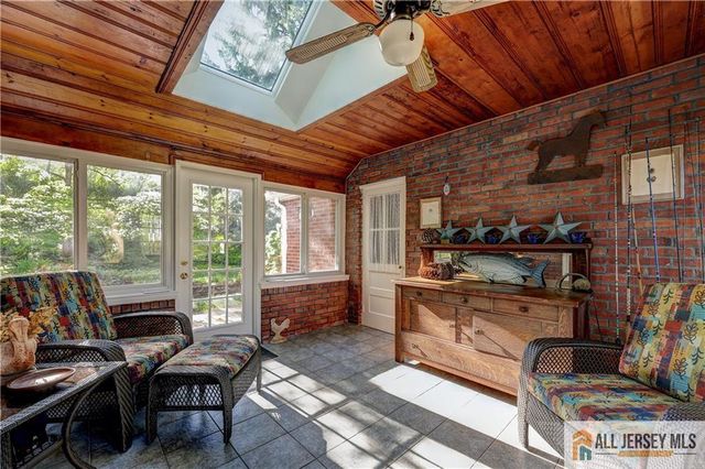 25 Voorhees Place, Metuchen, NJ 08840