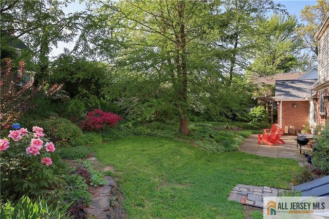 25 Voorhees Place, Metuchen, NJ 08840