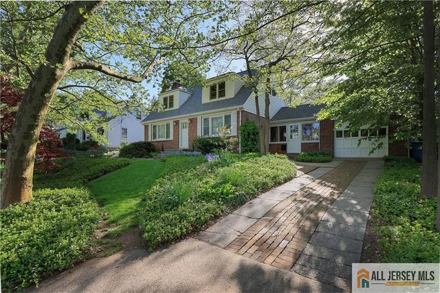 25 Voorhees Place, Metuchen, NJ 08840
