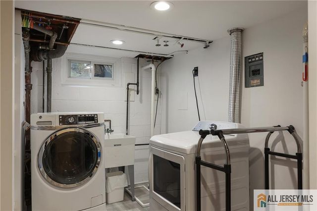 25 Voorhees Place, Metuchen, NJ 08840