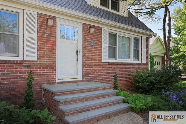 25 Voorhees Place, Metuchen, NJ 08840