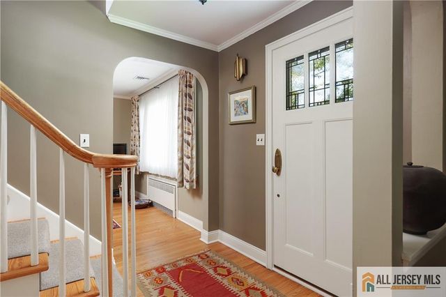 25 Voorhees Place, Metuchen, NJ 08840