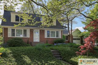25 Voorhees Place, Metuchen, NJ 08840