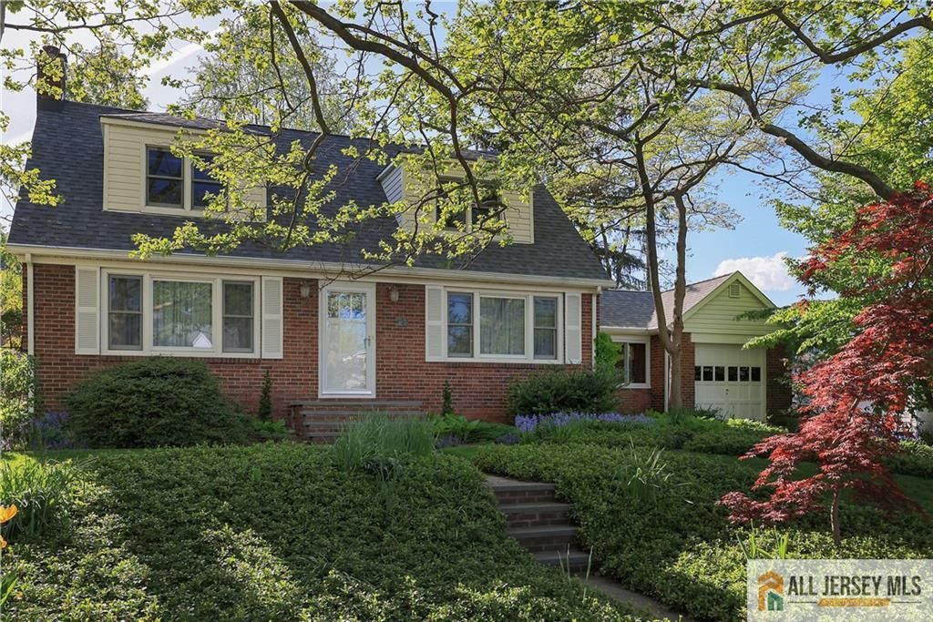 25 Voorhees Place, Metuchen, NJ 08840