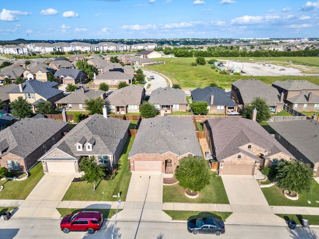 11312 Gold Canyon Drive, Fort Worth, TX 76052