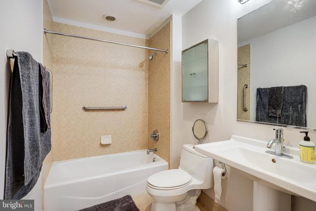 2125 14TH ST NW #322, Washington, DC 20009