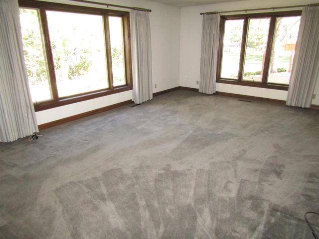 160 S Estates Dr., Salina, KS 67401