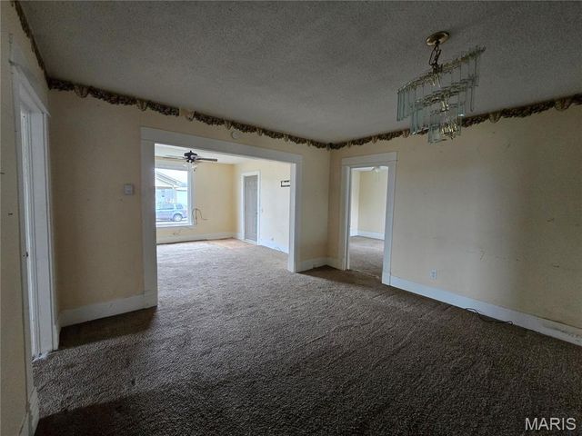 303 Greer Avenue, Sikeston, MO 63801