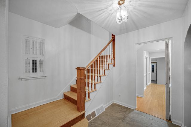 8339 Northcote Avenue, Munster, IN 46321