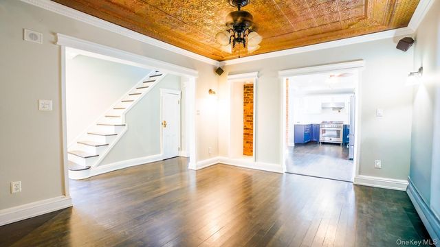 14 Easton Street, Lindenhurst, NY 11757