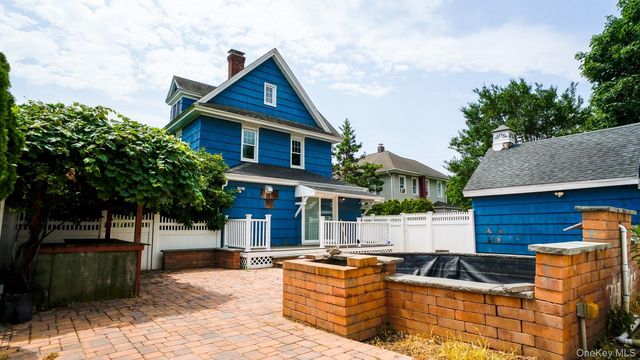 14 Easton Street, Lindenhurst, NY 11757
